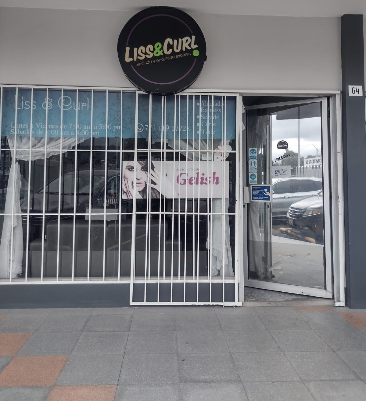 fachada de local comercial con nombre liss $ curl