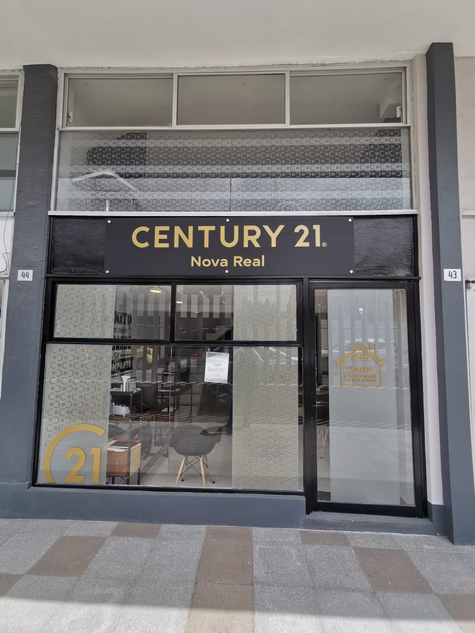 CENTURY 21